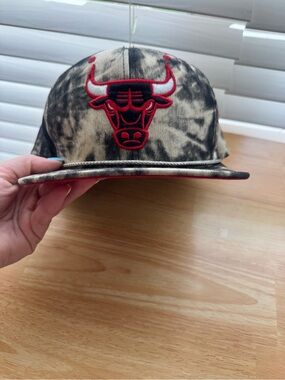 Mitchell & Ness Black and Red Embroidered Logo Snapback cap